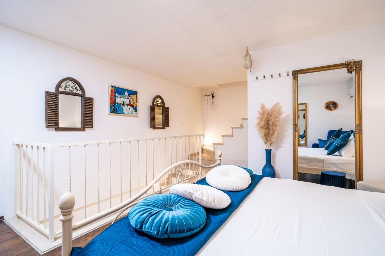 Plaza Apartment