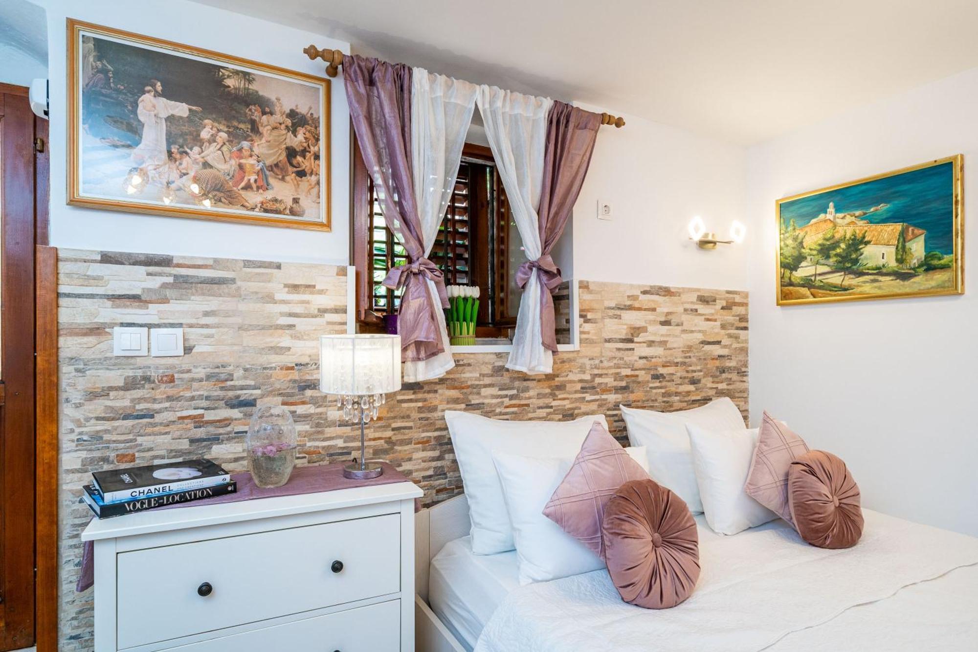 Plaza Apartment